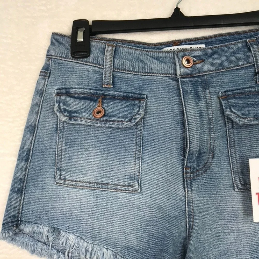 Celebrity Pink Patch Pocket‎ Jean Shorts Size 7 Cut Off Cheeky Western Boho 70s